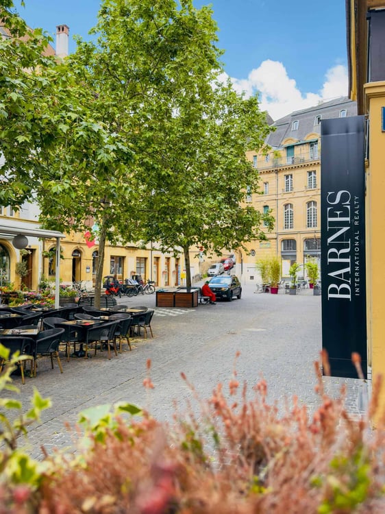 Magnifique arcade de 6 m2 à louer à l'hypercentre de Neuchâtel 1