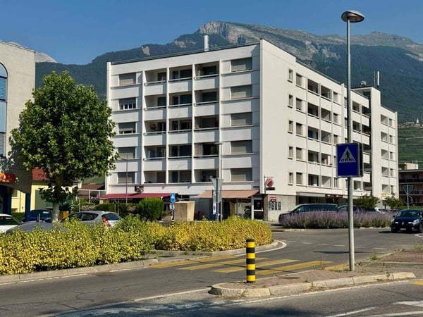 Arcade commerciale, tea-room de 140 m2 à louer à Conthey 1