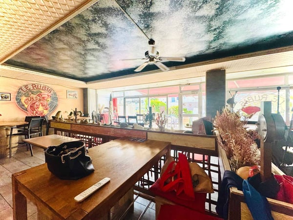 Arcade commerciale, tea-room de 140 m2 à louer à Conthey 2