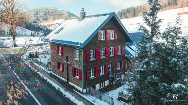 Charmantes Einfamilienhaus mit grossem Grundstück, PV-Anlage & viel Privatsphäre 3