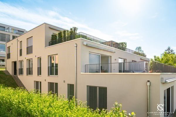 Traumhafte Terrassenwohnung mit wunderschöner Seesicht zu verkaufen! 1
