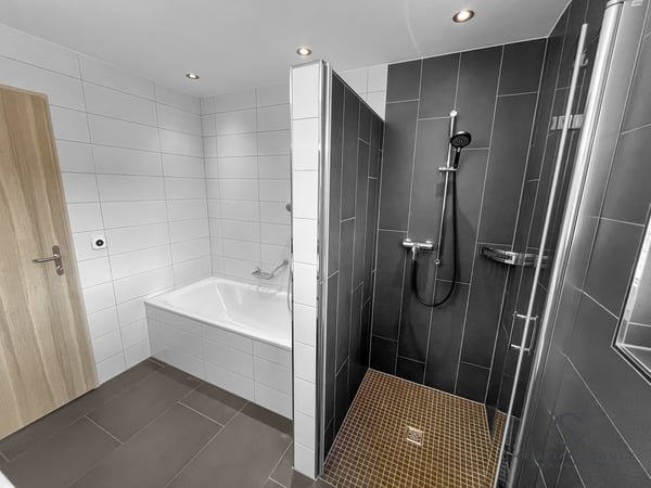 Exklusive Maisonettewohnung mit Panoramablick – modernes Wohnen in Berg TG 9