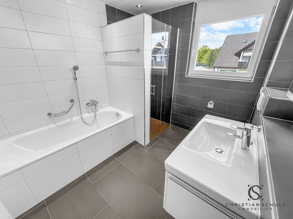Exklusive Maisonettewohnung mit Panoramablick – modernes Wohnen in Berg TG 8