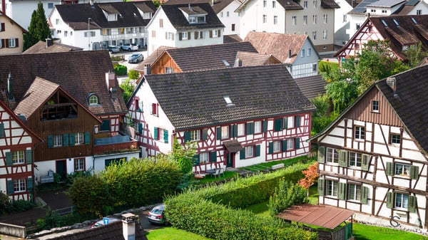 Charmante 2.5-Zimmer-Maisonette mit Cheminée und Sitzplatz/Garten