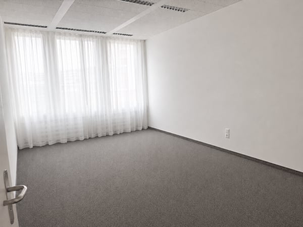 Kompaktes Büro mit flexibler Gestaltung 1
