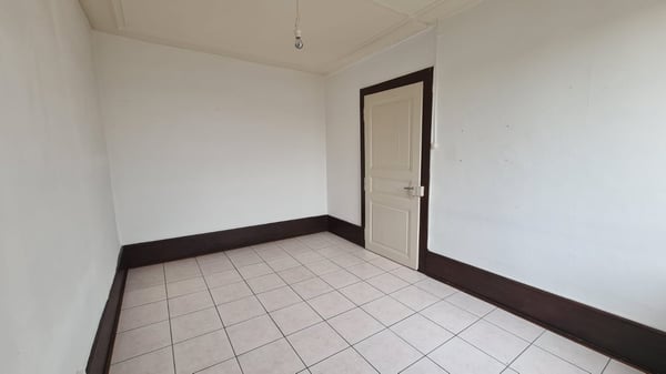 Geräumige 6.5-Zimmer-Wohnung mit Balkon in Porrentruy 5
