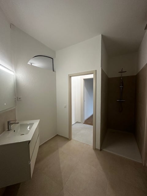 Spacieux appartement de 1.5 pièces rénové à Delémont 10