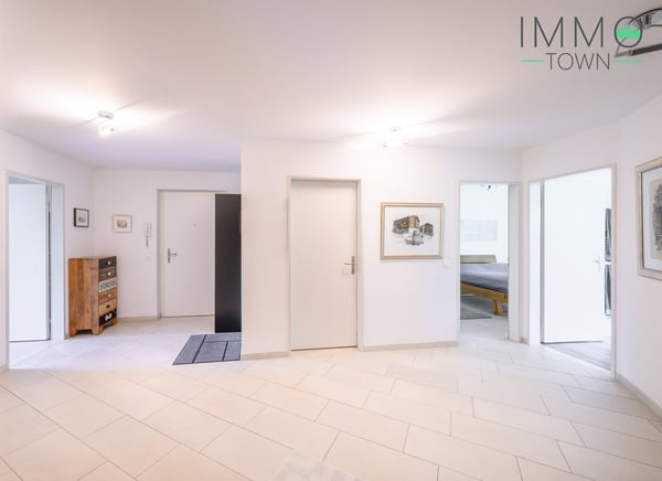 Wohnen mit Weitblick: Grosszügige Gartenwohnung mit 280 m² fantastischem, privatem Gartenparadies 2
