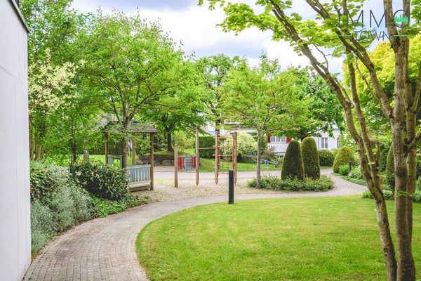 Wohnen mit Weitblick: Grosszügige Gartenwohnung mit 280 m² fantastischem, privatem Gartenparadies 10