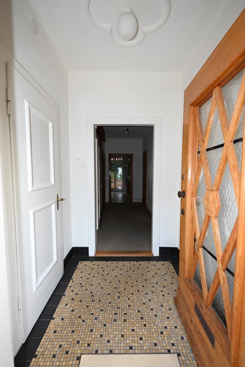 Repräsentatives Stadthaus mit grossem Garten und Garage 8