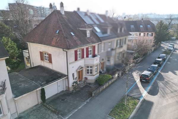 Repräsentatives Stadthaus mit grossem Garten und Garage 21