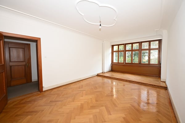 Repräsentatives Stadthaus mit grossem Garten und Garage 2