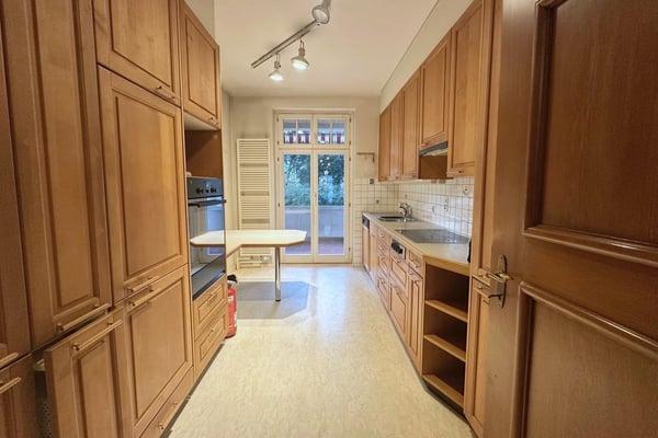 Repräsentatives Stadthaus mit grossem Garten und Garage 10