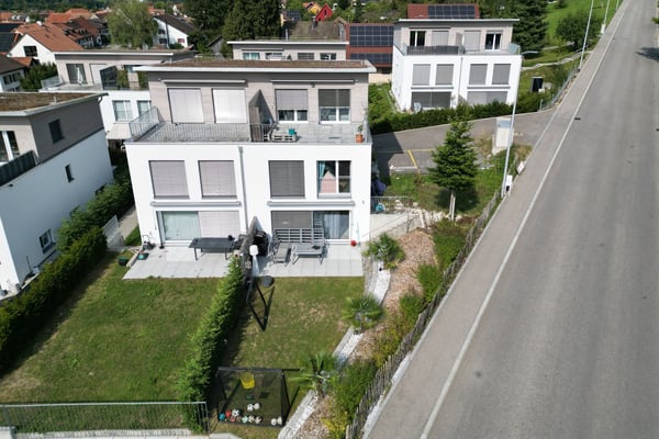 Modernes Doppel-Einfamilienhaus mit Weitblick und grosser Terrasse in Rodersdorf SO 2