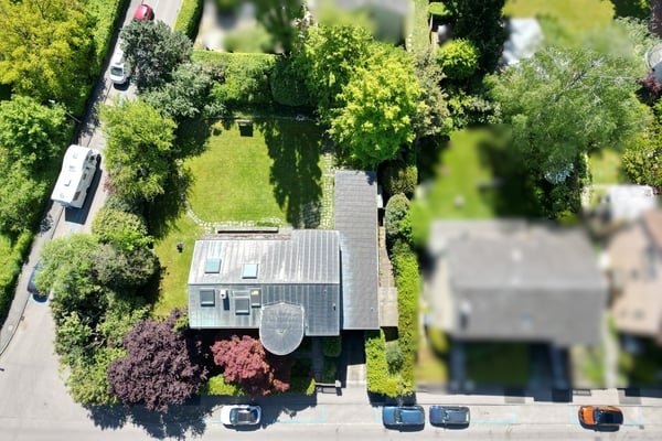 Villa im Stil der klassischen Moderne mit grossem Garten und Entwicklungspotential in Riehen 2