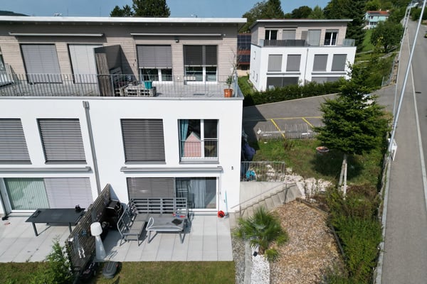 Modernes Doppel-Einfamilienhaus mit Weitblick und grosser Terrasse in Rodersdorf SO 3