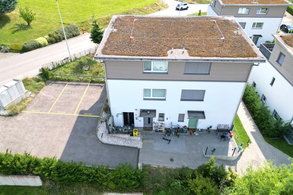 Modernes Doppel-Einfamilienhaus mit Weitblick und grosser Terrasse in Rodersdorf SO 2