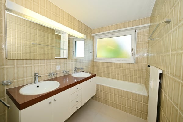 Grosszügige und ruhig gelegene 2-Zimmer-Wohnung mit Garage an exklusiver Lage auf dem Bruderholz 10