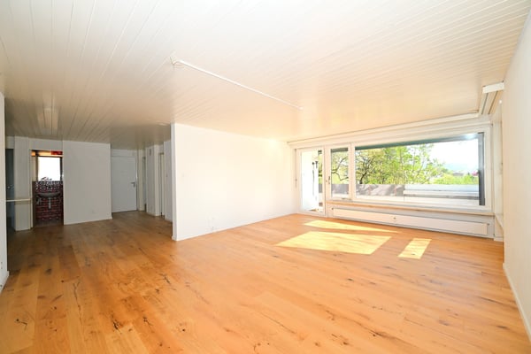 Grosszügige und ruhig gelegene 2-Zimmer-Wohnung mit Garage an exklusiver Lage auf dem Bruderholz 1