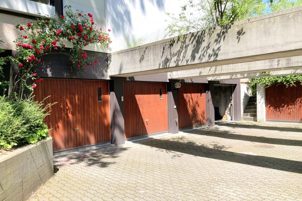 Grosszügige und ruhig gelegene 2-Zimmer-Wohnung mit Garage an exklusiver Lage auf dem Bruderholz 20