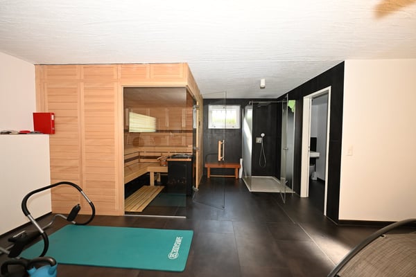 Grosszügige und ruhig gelegene 2-Zimmer-Wohnung mit Garage an exklusiver Lage auf dem Bruderholz 12