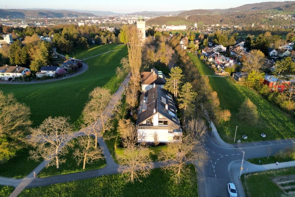 Grosszügige und ruhig gelegene 2-Zimmer-Wohnung mit Garage an exklusiver Lage auf dem Bruderholz 4