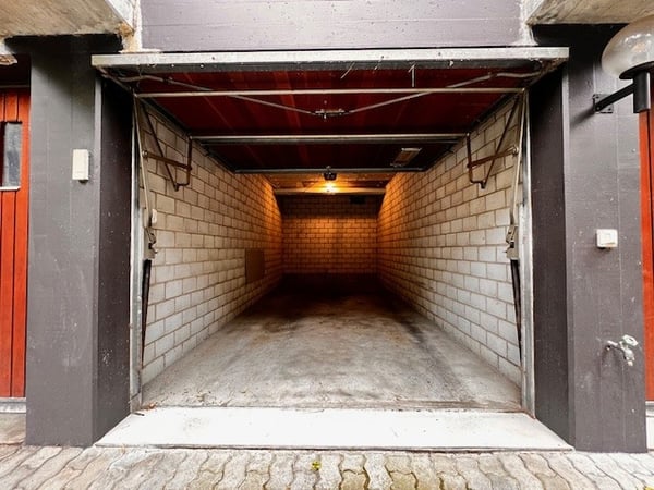 Grosszügige und ruhig gelegene 2-Zimmer-Wohnung mit Garage an exklusiver Lage auf dem Bruderholz 19