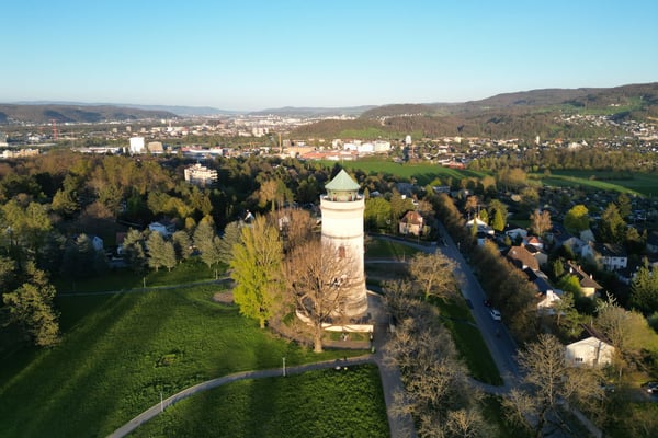 Grosszügige und ruhig gelegene 2-Zimmer-Wohnung mit Garage an exklusiver Lage auf dem Bruderholz 25