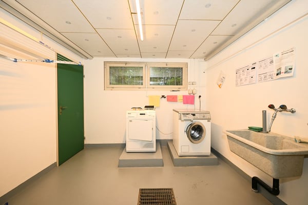 Grosszügige und ruhig gelegene 2-Zimmer-Wohnung mit Garage an exklusiver Lage auf dem Bruderholz 17