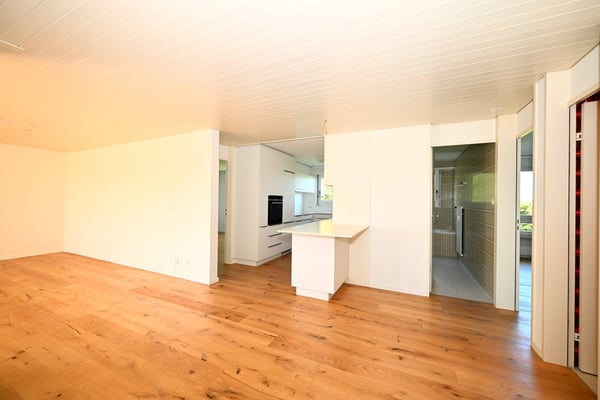 Grosszügige und ruhig gelegene 2-Zimmer-Wohnung mit Garage an exklusiver Lage auf dem Bruderholz 7
