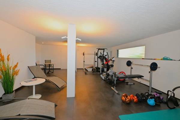 Grosszügige und ruhig gelegene 2-Zimmer-Wohnung mit Garage an exklusiver Lage auf dem Bruderholz 15