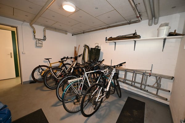 Grosszügige und ruhig gelegene 2-Zimmer-Wohnung mit Garage an exklusiver Lage auf dem Bruderholz 18