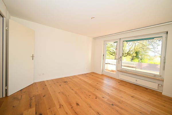 Grosszügige und ruhig gelegene 2-Zimmer-Wohnung mit Garage an exklusiver Lage auf dem Bruderholz 8