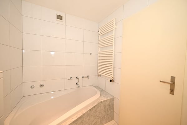 Gepflegte 3.5-Zimmer-Wohnung mit Fernsicht im Baurecht auf dem Bruderholz 12