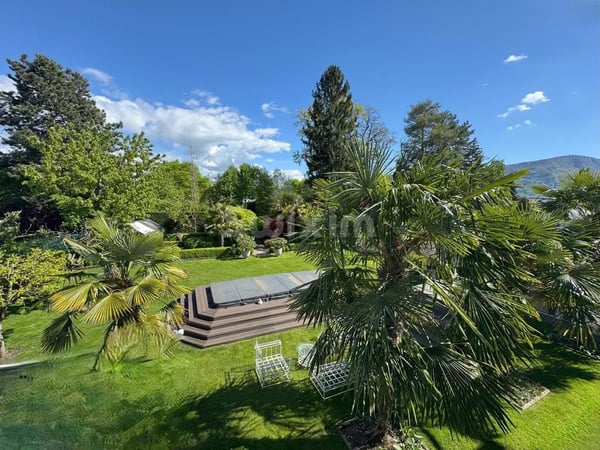 Elegante villa de standing avec jardin et piscine 1
