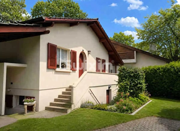 Propriété comprenant 2 maisons individuelles 1