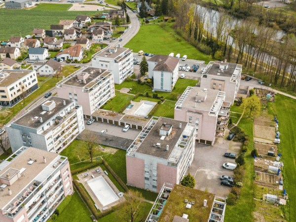 EINZIGARTIGE LAGE MIT POOL & AAREZUGANG