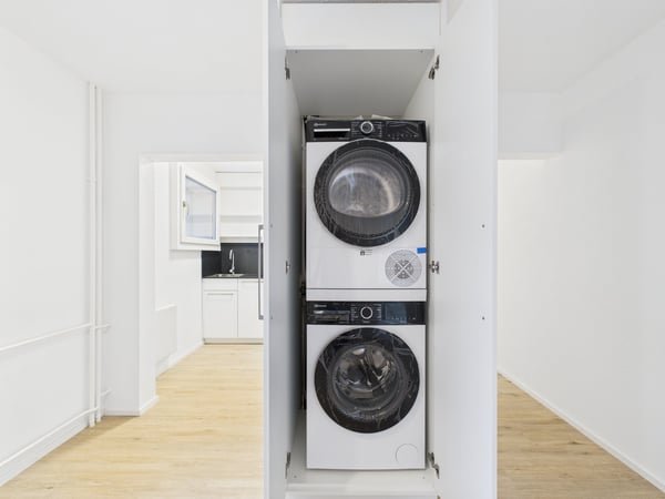 Attraktive 1.5-Zimmer-Wohnung mit Waschturm & Parkplatz 2