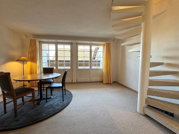 Besonderes Wohnambiente mit Balkon & Schlossblick