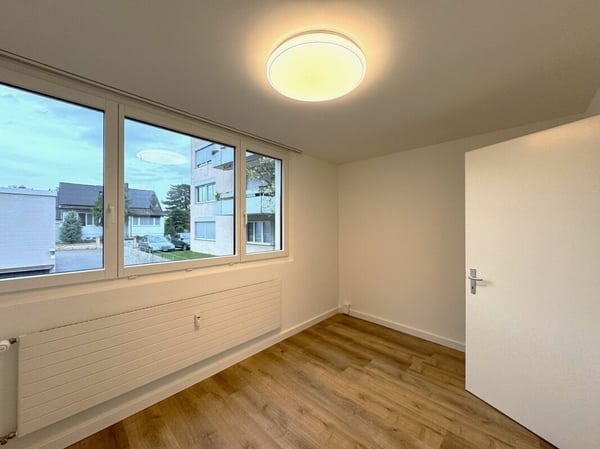 KOSMETIKERIN / NAGELDESIGNERIN GESUCHT 2