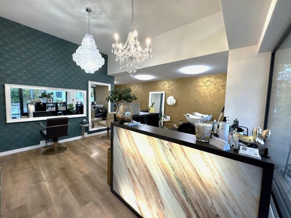 KOSMETIKERIN / NAGELDESIGNERIN GESUCHT 4