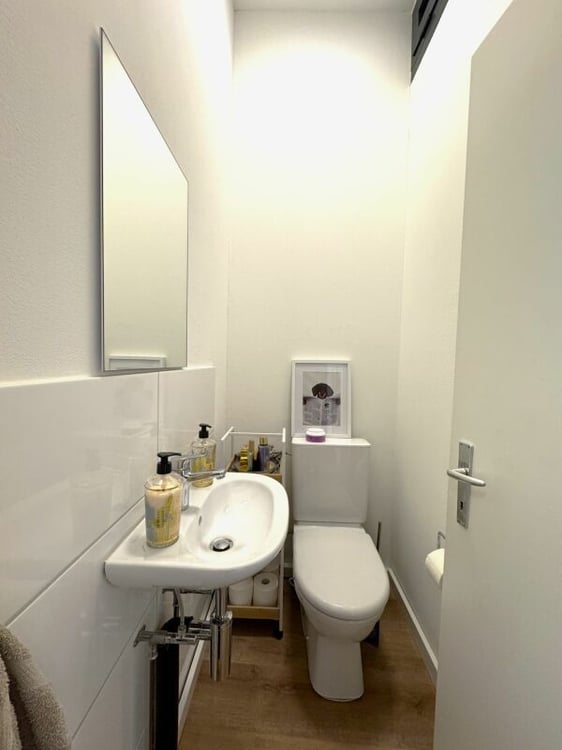 KOSMETIKERIN / NAGELDESIGNERIN GESUCHT 11