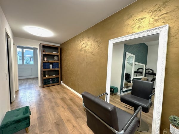 KOSMETIKERIN / NAGELDESIGNERIN GESUCHT 5