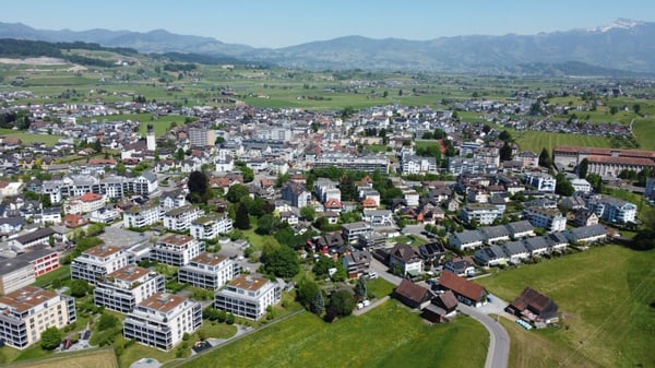 charmantes 5.5 Zimmer Reihenmittelhaus in attraktivem Familienquartier 1