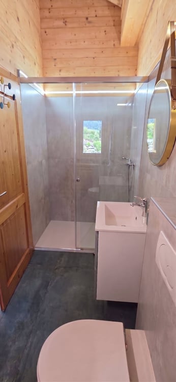 Authentique chalet de 1850 - Charme, espace et tradition 8