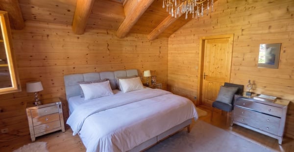 Authentique chalet de 1850 - Charme, espace et tradition 11