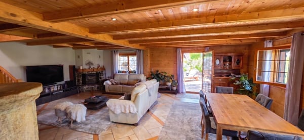 Authentique chalet de 1850 - Charme, espace et tradition 2