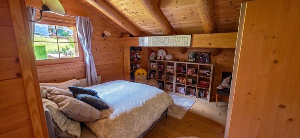 Authentique chalet de 1850 - Charme, espace et tradition 10