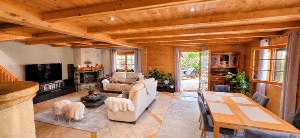 Chalet de caractère rénové - authenticité, volumes et proximité du village 9