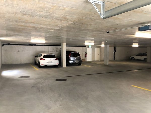 In moderner, geschlossener Einstellhalle Abstellplatz zu vermieten 2